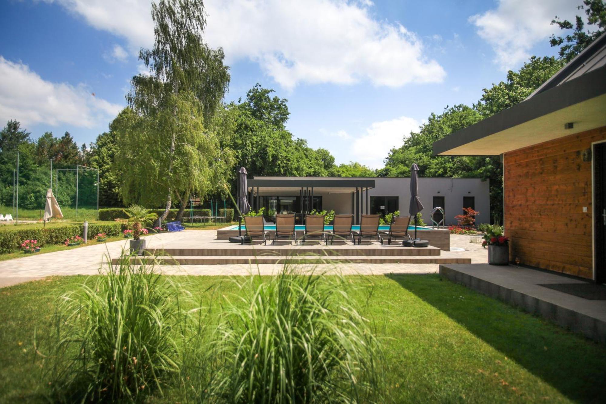 Mohácsi Wellness Vendégház és Lovasklub Esterno foto