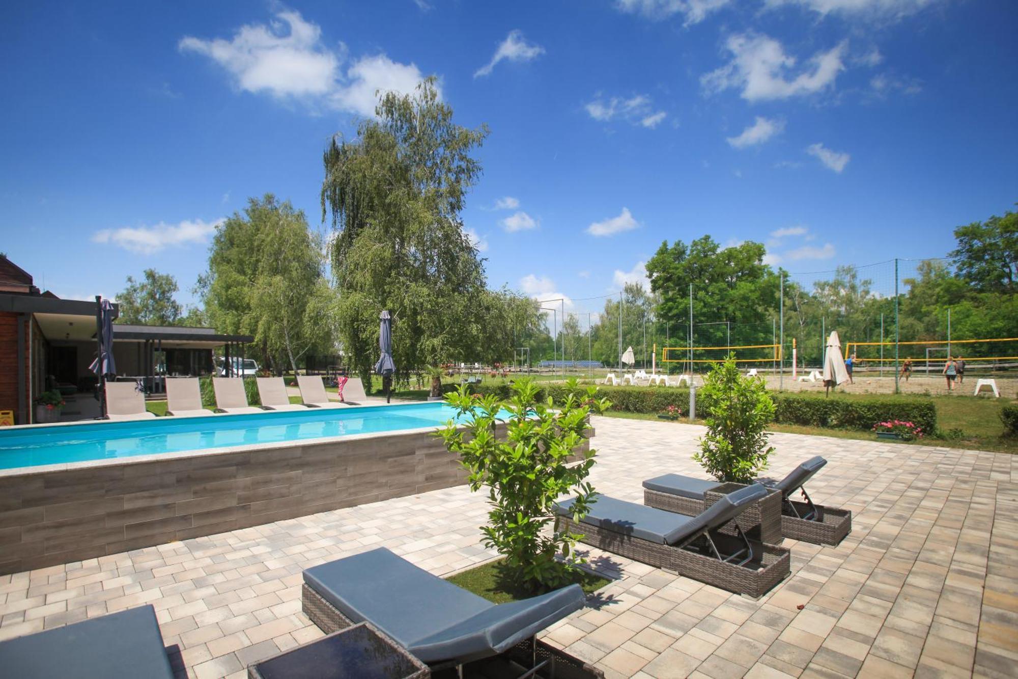 Mohácsi Wellness Vendégház és Lovasklub Esterno foto